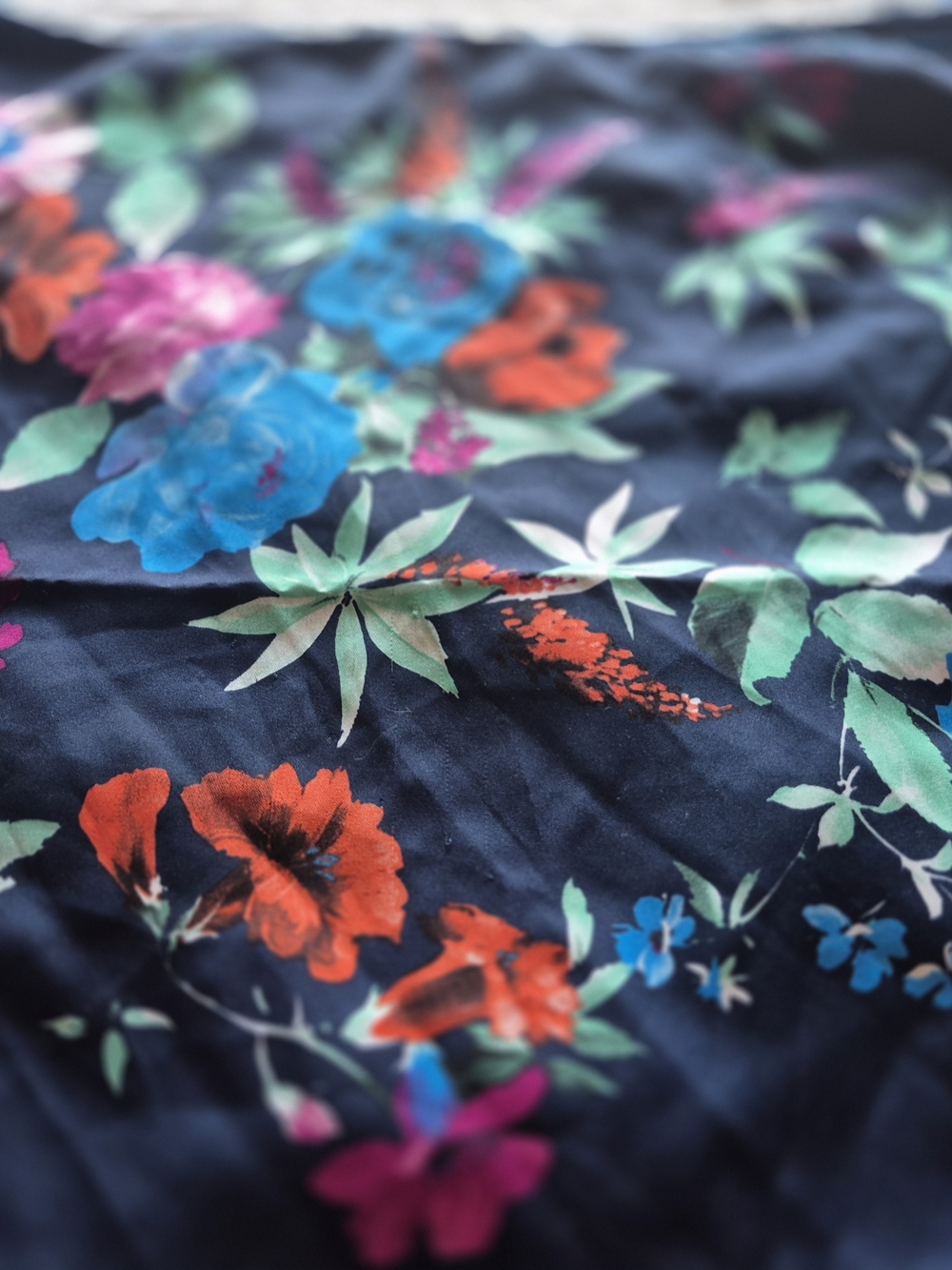 MISIRLI Floral Navy 100% Silk SCARF Women's HANDROLLED 34x34 - Picture 6 of 16